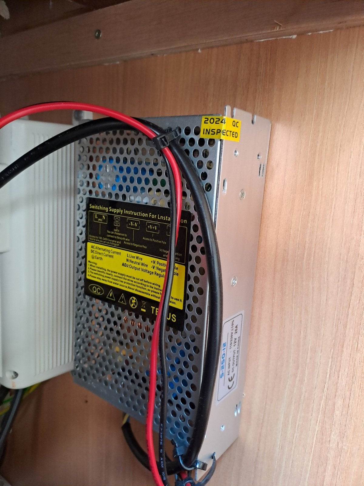 S-250-12 Voeding 12V 20A - Nieuwstaat, Caravans en Kamperen, Ophalen, Zo goed als nieuw