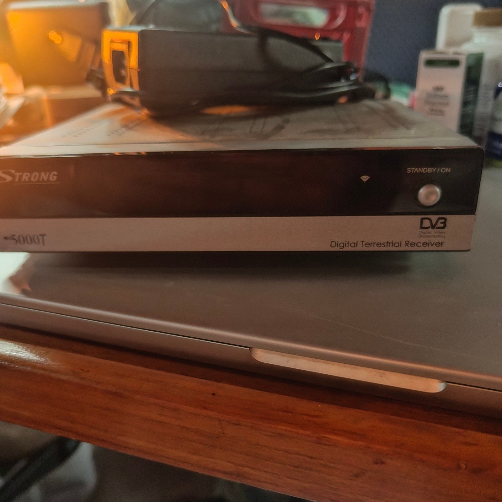 Strong SRT 5000T Digitale DVB-T Ontvanger met Handleiding, Ophalen of Verzenden, Gebruikt, Decoder
