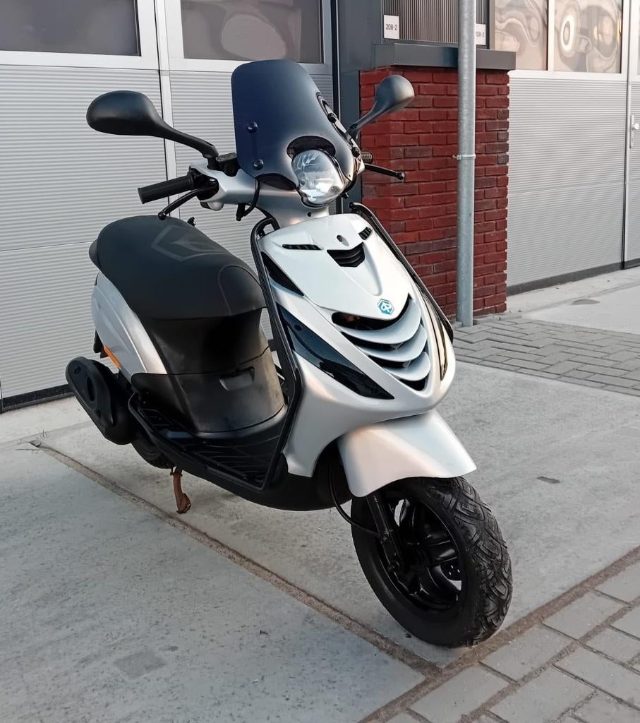 Piaggio Zip 4T Scooter Glans Zilver FULL OPTION (BROM), Ophalen of Verzenden, Zo goed als nieuw