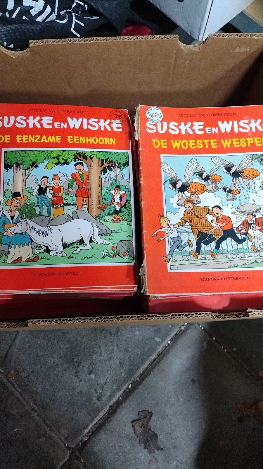 een grote doos met Suske en Wiske strips
1 euro per stuk
en, Meerdere stripboeken, Ophalen