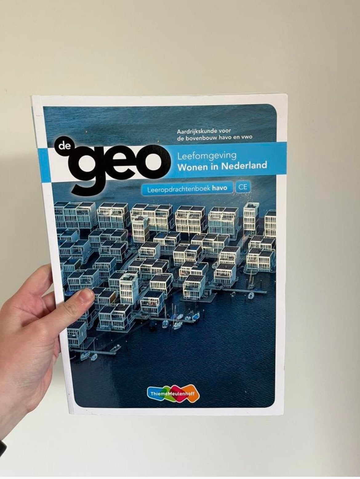 De Geo leefomgeving Wonen Nederland Leeropdrachtenboek HAVO, Ophalen of Verzenden, Zo goed als nieuw, HAVO, Aardrijkskunde