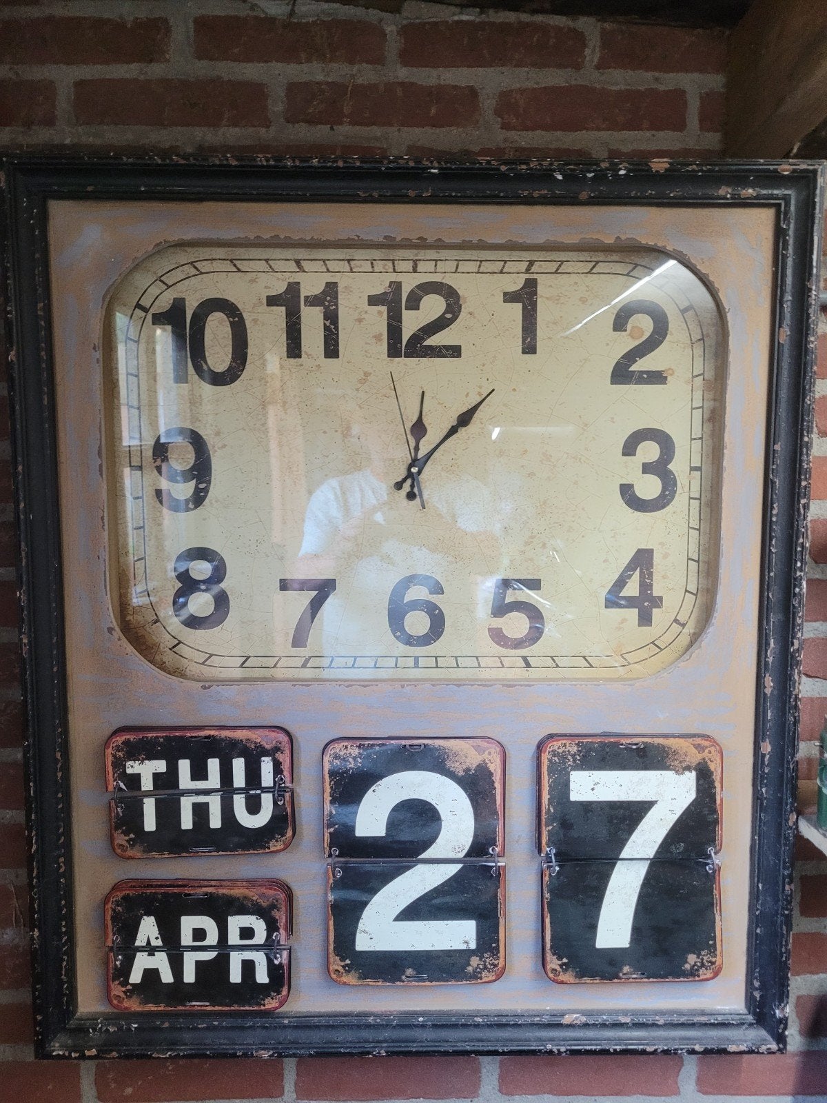 Grote vintage wandklok met kalender, Ophalen