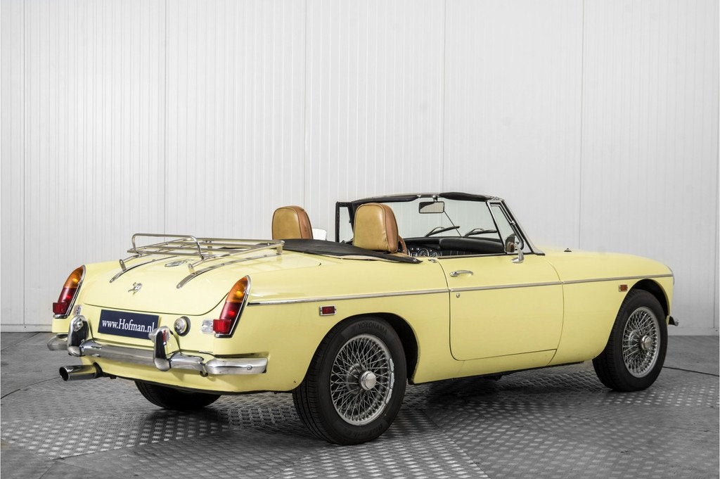 MG C MGC spaakwielen automaat (bj 1969), Auto's, MG, Automaat, Cabriolet, Geel, Bedrijf