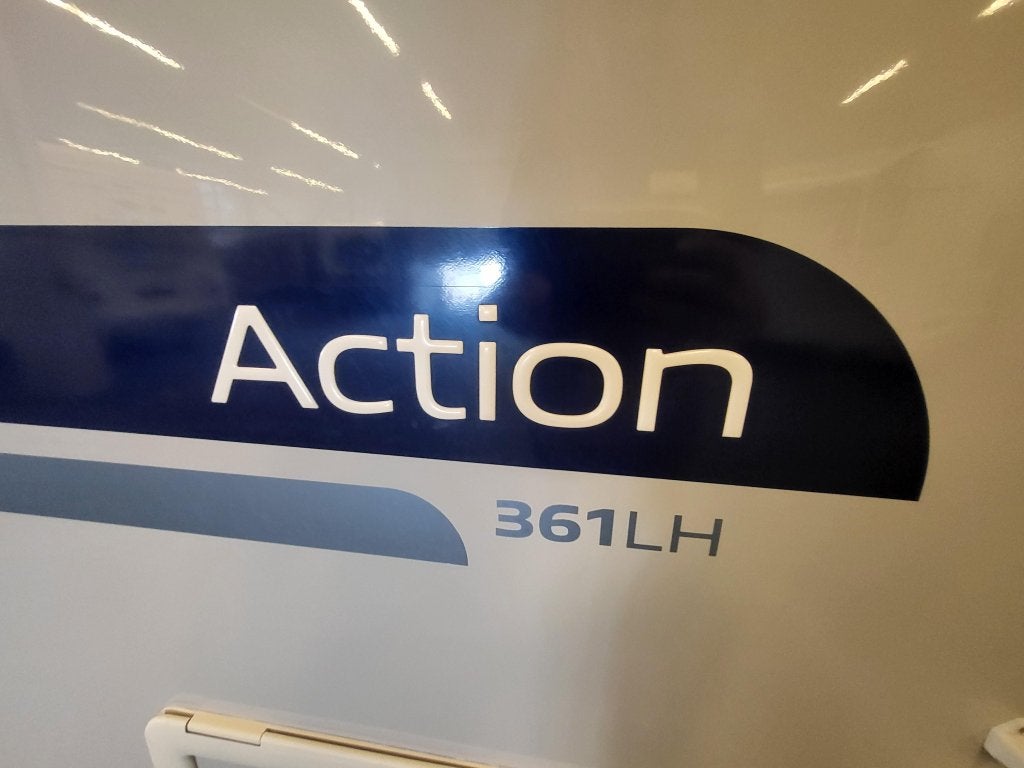 Adria Action 361 LH; voortent Walker en fietsenrek voor, Overige typen, Tot en met 2, 750 - 1000 kg, Adria