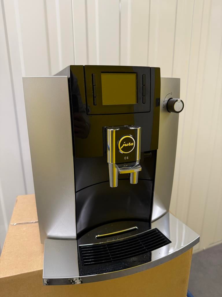 Jura E6 Koffiemachine - Gereviseerd met garantie, Ophalen, Afneembaar waterreservoir, Koffiemachine, Koffiebonen