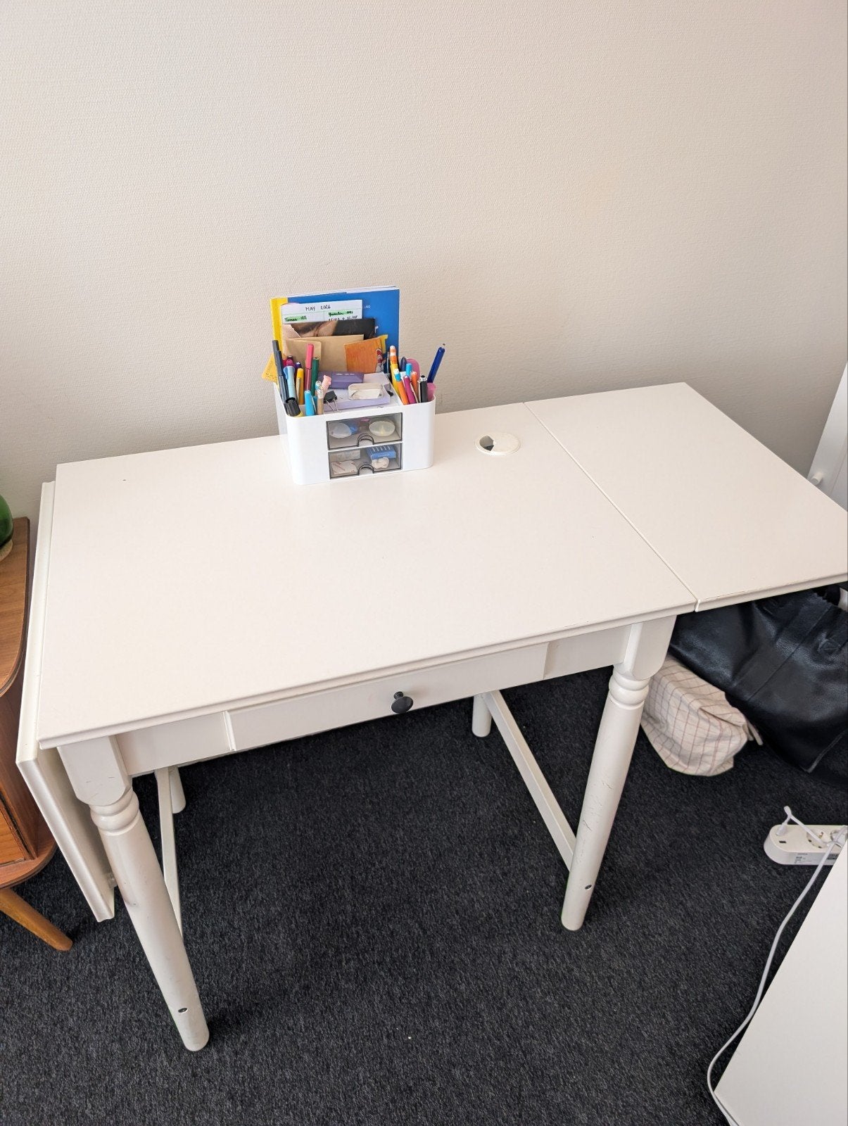 IKEA INGATORP Bureau / Tafel - Compact en stijlvol wit, Huis en Inrichting, Bureaus, Zo goed als nieuw, Ophalen