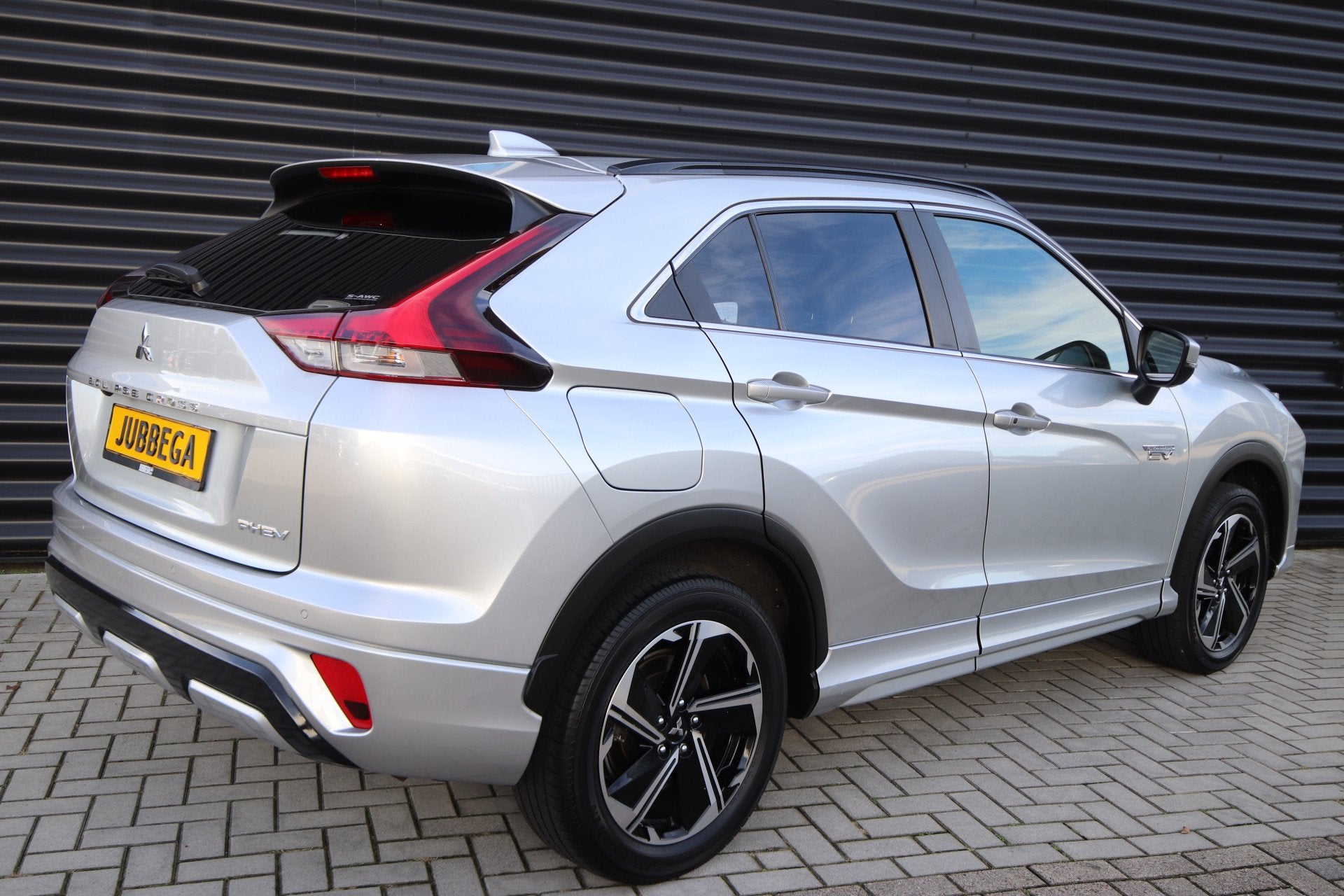 Mitsubishi Eclipse Cross 2.4 PHEV Executive Adaptive Cruise,, Auto's, Automaat, Zwart, 4 cilinders, Bedrijf