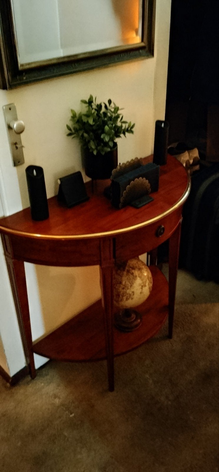 Mooie sidetabel / haltafel - Klassiek design, Huis en Inrichting, Tafels | Sidetables, Ophalen of Verzenden
