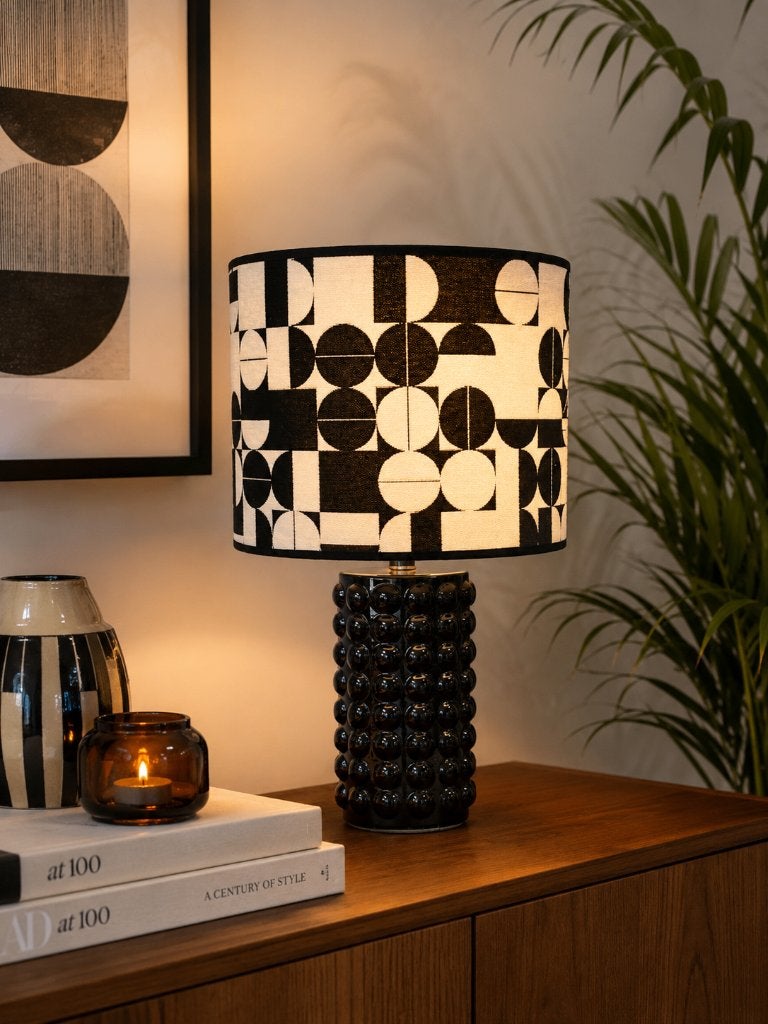 Zwarte designlamp met geometrische lampenkap, Huis en Inrichting, Overige merken, 42 cm, Nieuw, Sfeerlamp