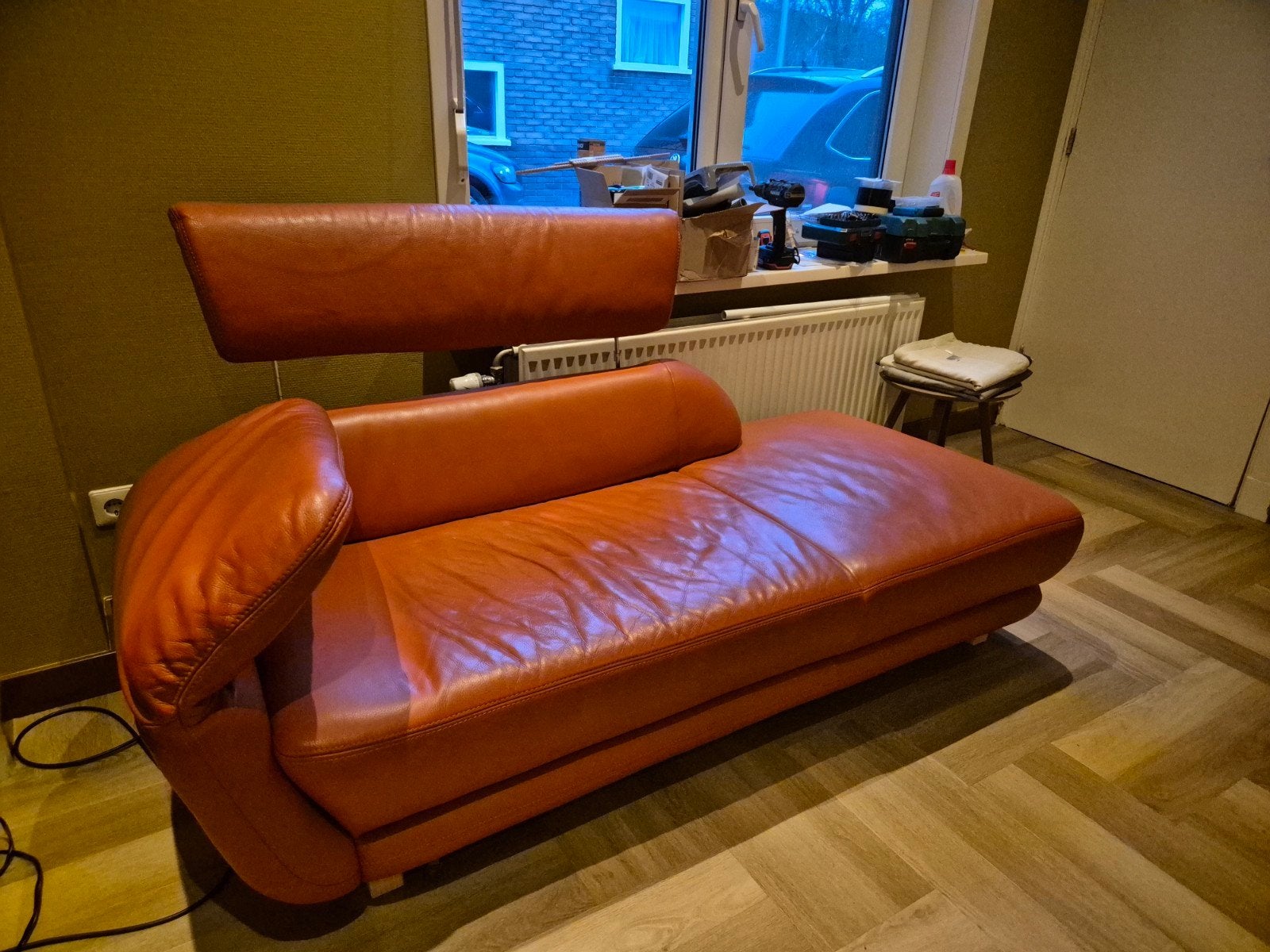 Prachtig leren bruin, oranje vintage, retro bankje/chaise lo, Ophalen, Eenpersoons, 150 tot 200 cm, Retro