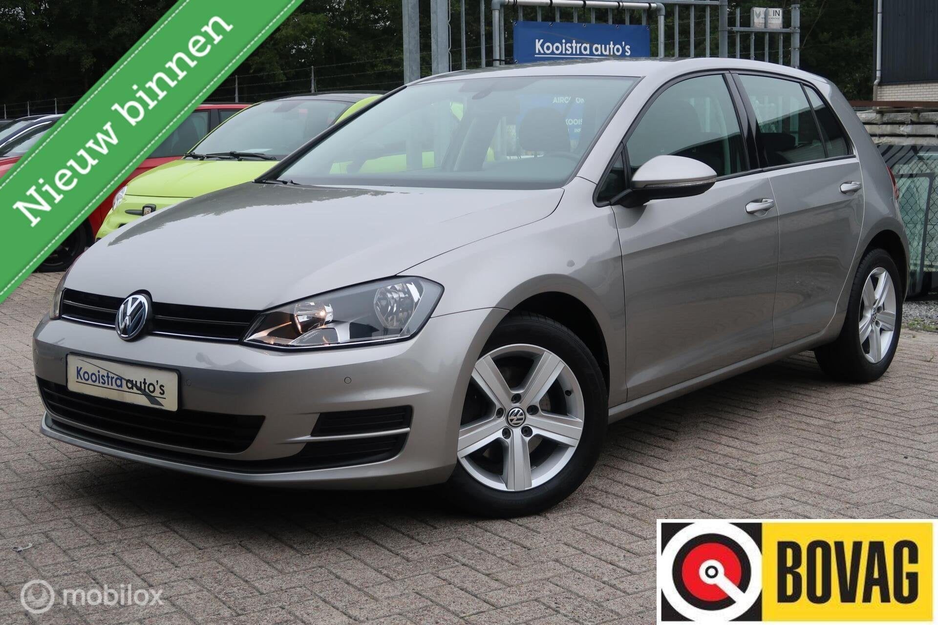 Volkswagen Golf 1.2 TSI Comfortline BlueMotion, Gebruikt, Zwart, 4 cilinders, Parkeersensor