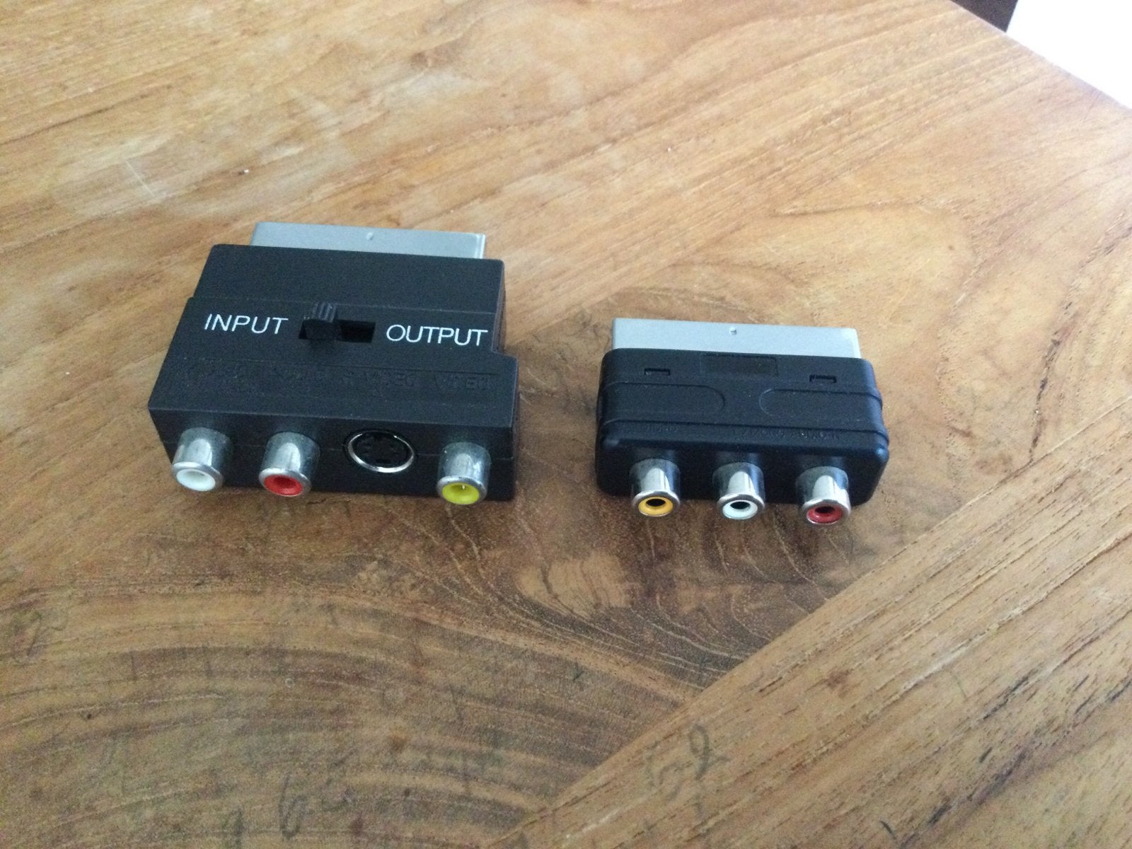 Twee scartadapters, Audio, Tv en Foto, Audiokabels en Televisiekabels, Ophalen of Verzenden, Zo goed als nieuw, Minder dan 2 meter