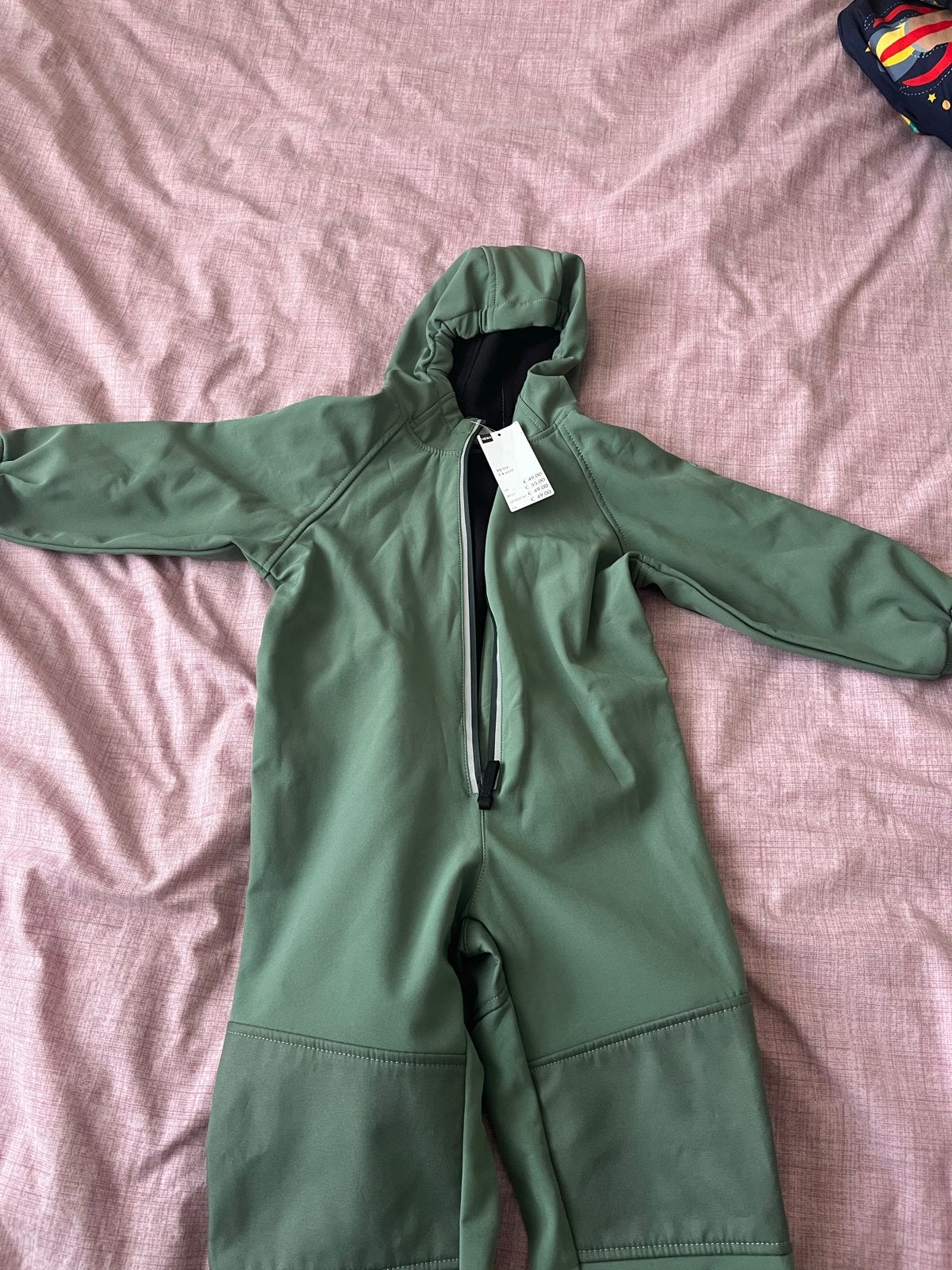 Hema Softshell Regenpak Maat 98/104 (2-4 jaar) Nieuw, Kinderen en Baby's, Ophalen of Verzenden, Nieuw, Jongen of Meisje, Setje