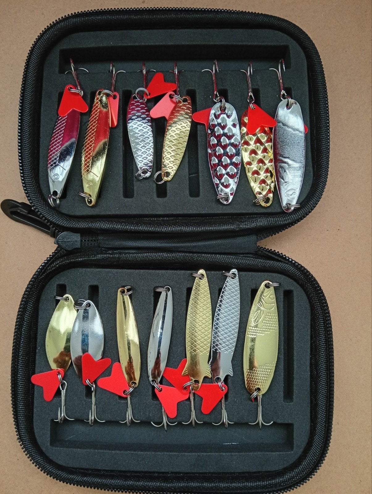 14 stuks spinners blinkers goud en zilver kleur in een etui, Verzenden, Nieuw, Kunstaas