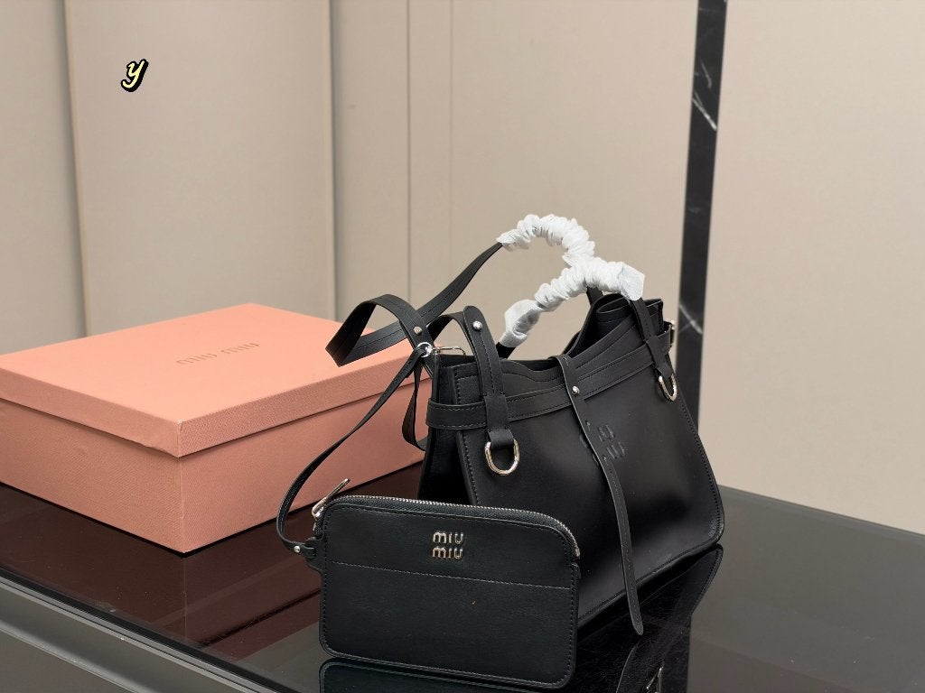 Miu Miu Ivy hobotas zwart leer, nieuwstaat met doos, Sieraden, Tassen en Uiterlijk, Verzenden, Zo goed als nieuw, Zwart, Handtas