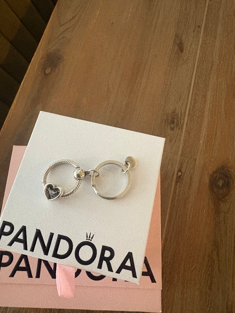 Te koop; pandora sleutelhanger/ O-hanger, Sieraden, Tassen en Uiterlijk, Bedels, Pandora, Ophalen of Verzenden, Zo goed als nieuw