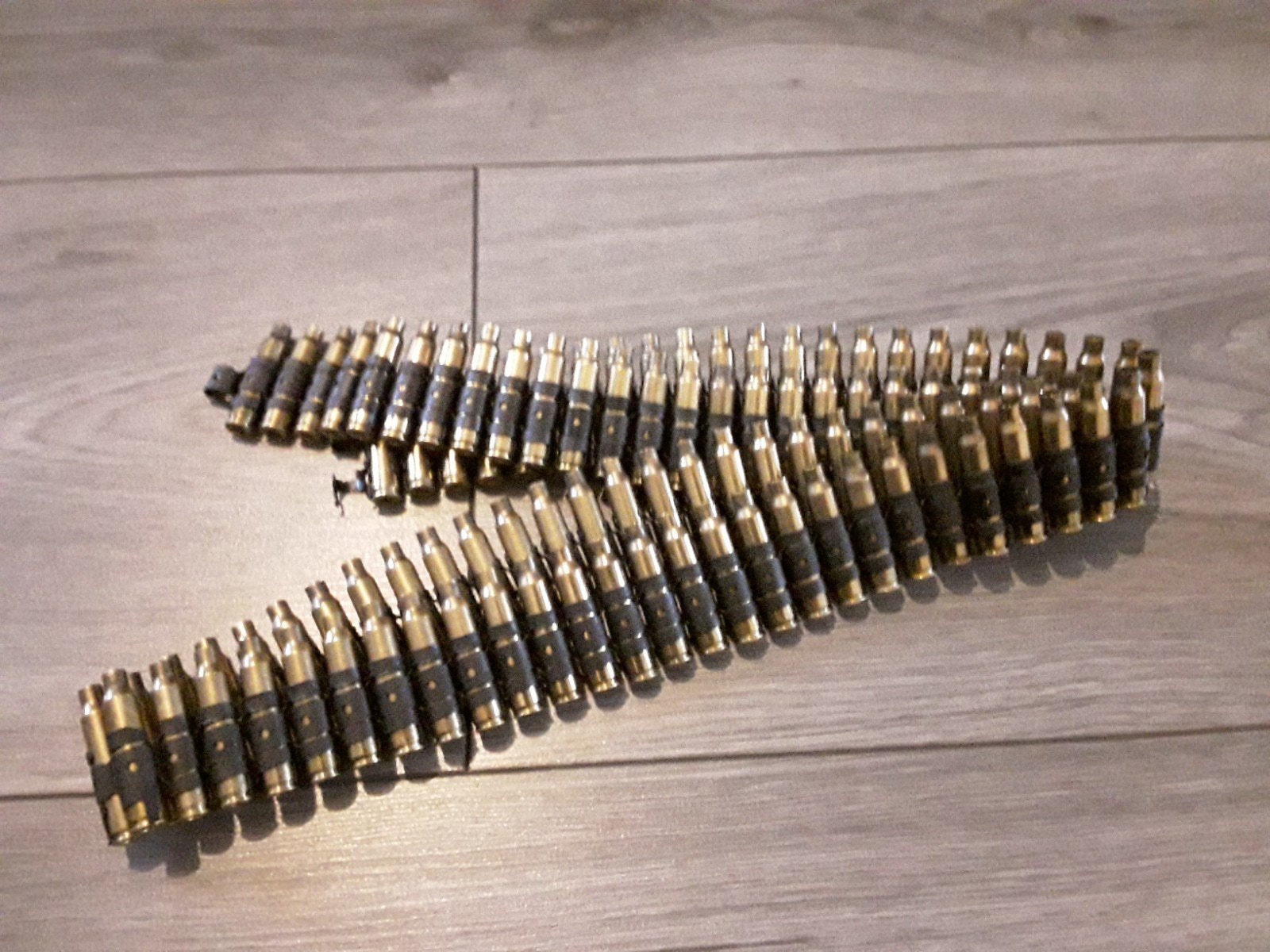 .223 Hulzenband - 100 stuks lege en gebruikte hulzen, Ophalen of Verzenden, Landmacht, Overige gebieden, Hulzen of Bodemvondsten