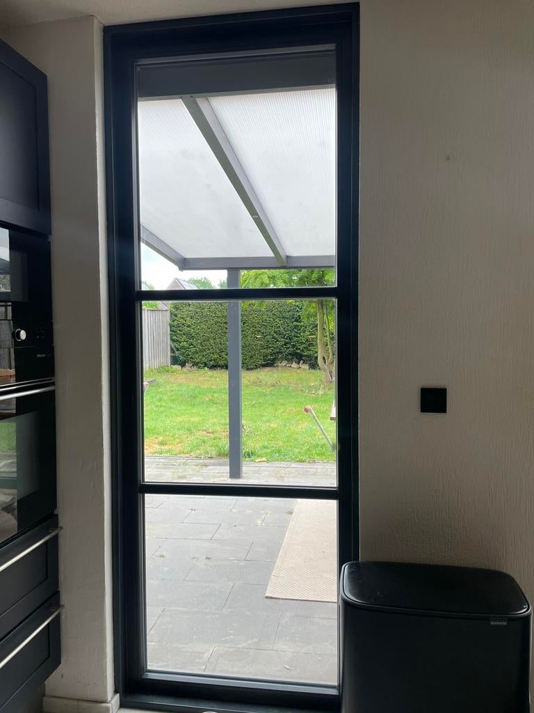 Hoog raam met kunststof antraciet kozijn, Doe-het-zelf en Verbouw, Kozijnen en Schuifpuien, Ophalen, Kunststof, Raamkozijn, Zo goed als nieuw