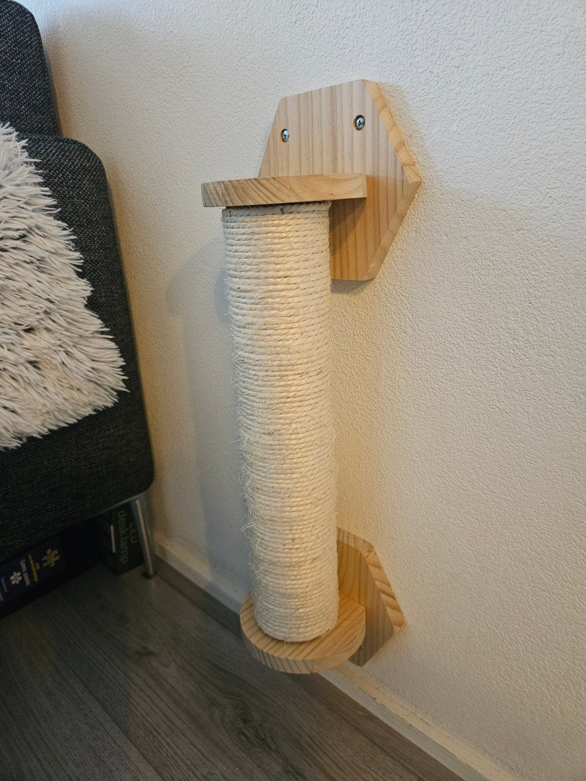 Krabpaal wandmontage 57 cm hoog, Ophalen, Zo goed als nieuw, Krabpaal