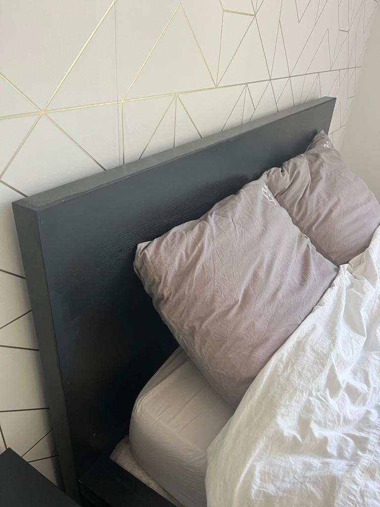 Zwart IKEA bed - 210x156.5cm - Zeer goede staat, Ophalen, Tweepersoons, Zo goed als nieuw, Overige maten