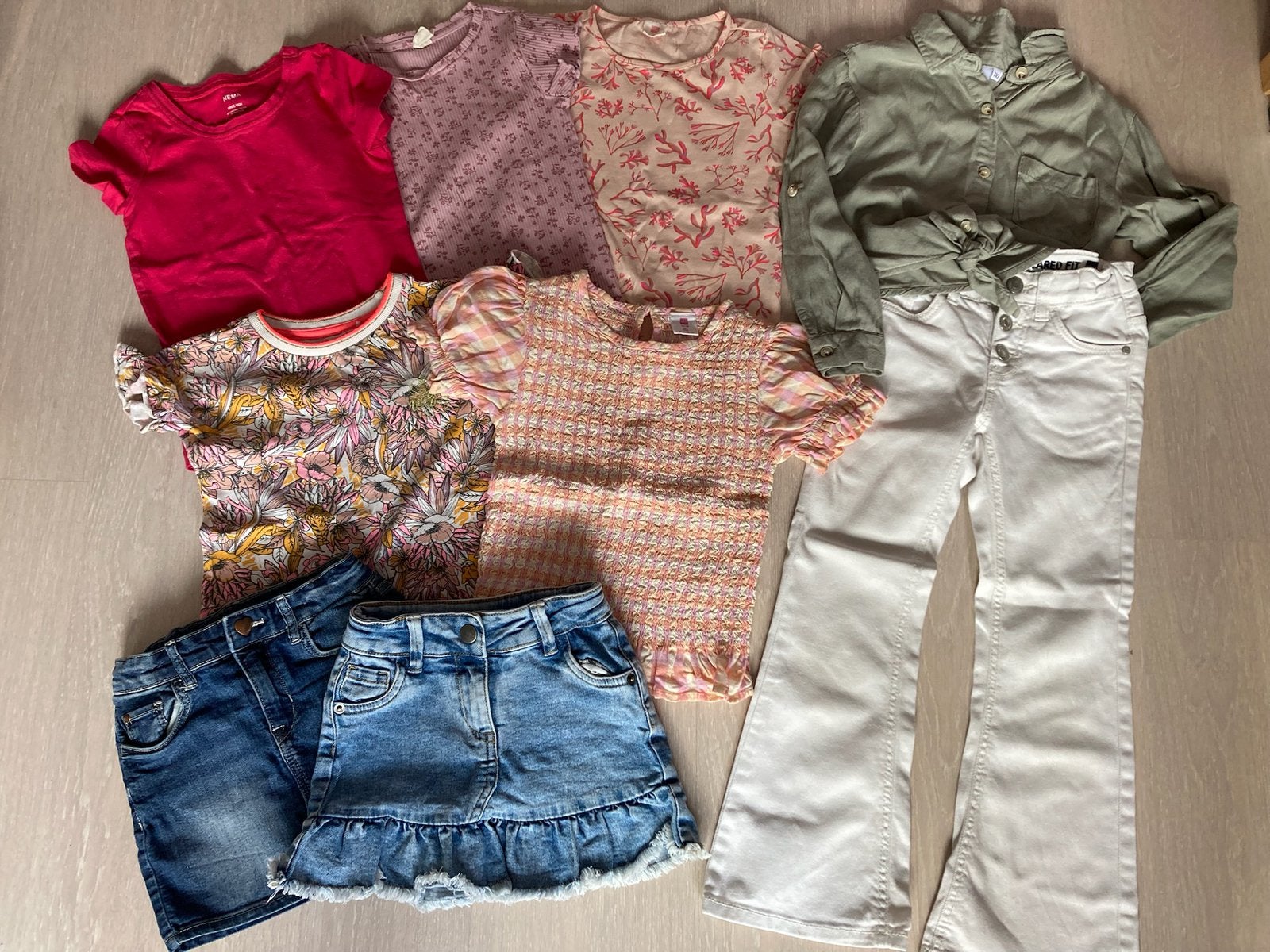 5 t-shirts / 2 rokjes/ 1 flared broek /1 blouse maat 110/116, Ophalen of Verzenden, Zo goed als nieuw