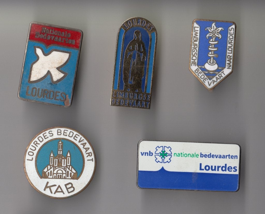 Lourdes Bedevaart KAB Limburg broches, Gebruikt, Niet vindbaar, Niet vindbaar, Speldje of Pin