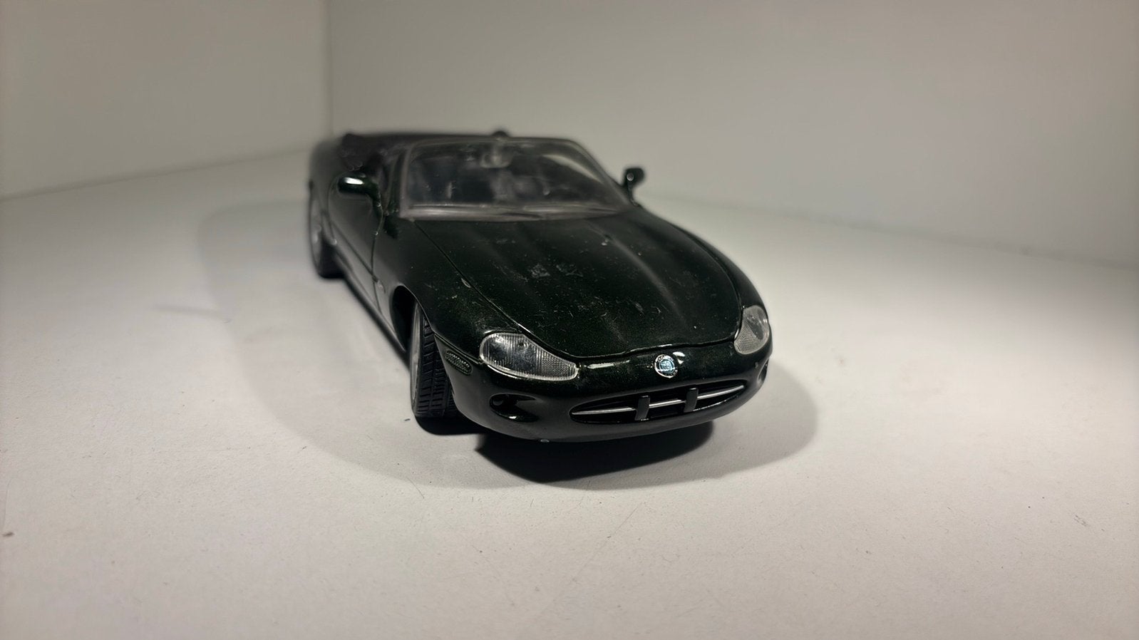 Jaguar xk8 green maisto 1.24, Hobby en Vrije tijd, Modelauto's | 1:24, Maisto, Ophalen of Verzenden, A, A