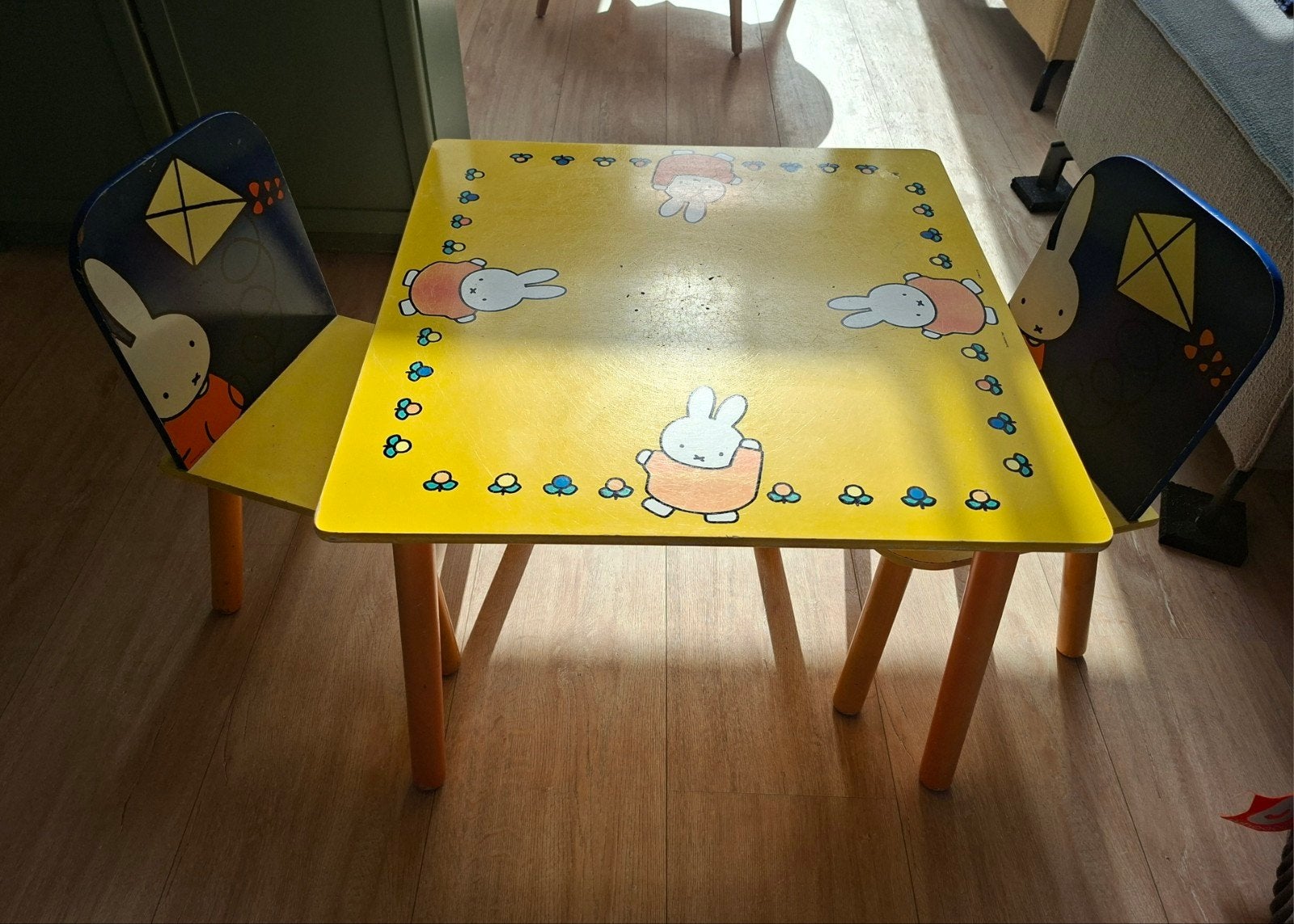 Nijntje tafel en twee stoeltjes, Ophalen, Gebruikt, Tafel(s) en Stoel(en)