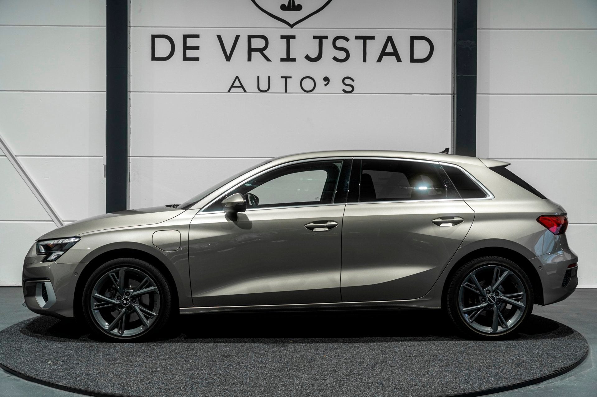 Audi A3 Sportback 40 TFSI e Business edition MOOIE KLEUR, Auto's, 8 kWh, Stof, Gebruikt, 4 cilinders