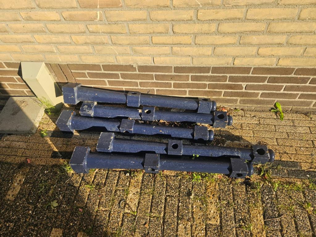 5 zware ijzeren tuinpaaltjes, 1 meter hoog, Tuin en Terras, Ophalen