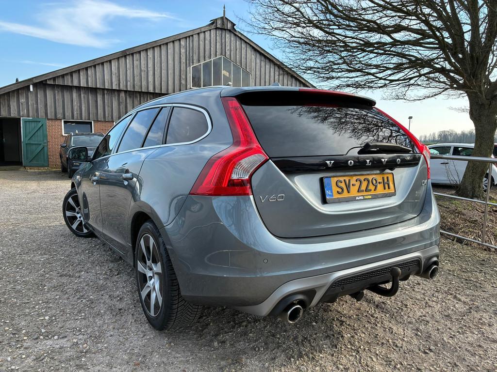 Volvo V60 2.0 D4 | R-Desing + Schuif/kanteldak + Camera + Cr, Voorwielaandrijving, 1969 cc, 168 €/maand, 25 km/l