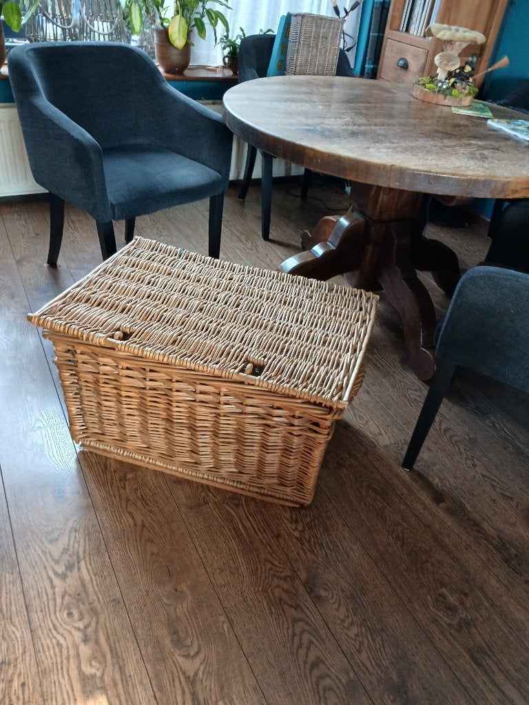 Grote rieten mand met deksel, Huis en Inrichting, Ophalen, Mand, Zo goed als nieuw, Rechthoekig