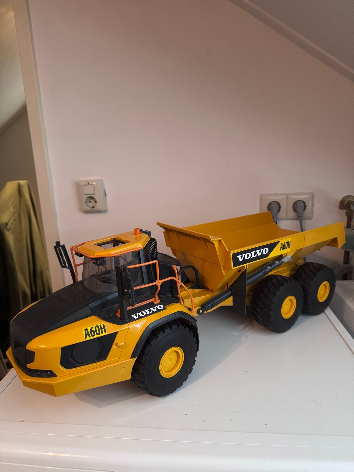Bruder Volvo knikdumper A60H, Ophalen of Verzenden, Gebruikt