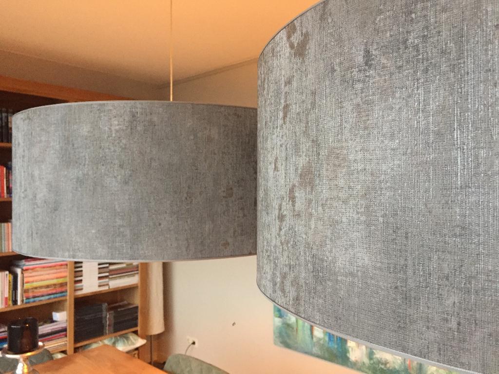 2 Lampenkappen Duran taupe/grijze 75cm, Ophalen, 25 tot 50 cm, Tijdloos modern en sjiek, sfeervol, hotel-chique., Rond