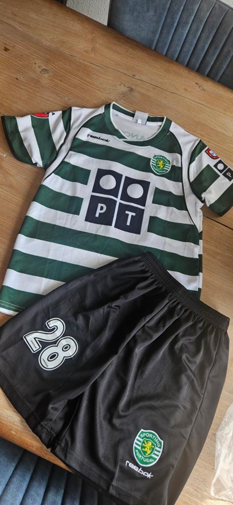 Voetbaltenue maat 140/146 Sporting portugal, Sport en Fitness, Voetbal, Maat XS of kleiner, Ophalen of Verzenden, Nieuw, Set