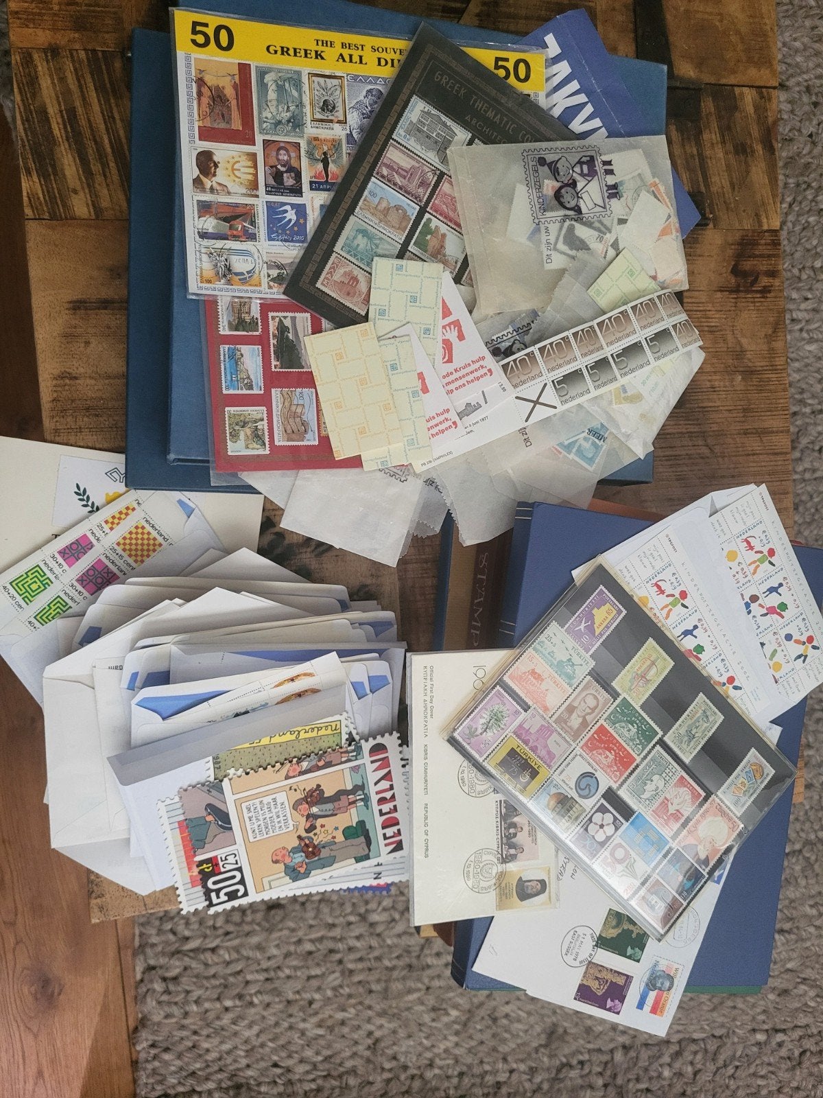 Postzegelverzameling in Mappen - Nederland en Buitenland, Ophalen of Verzenden