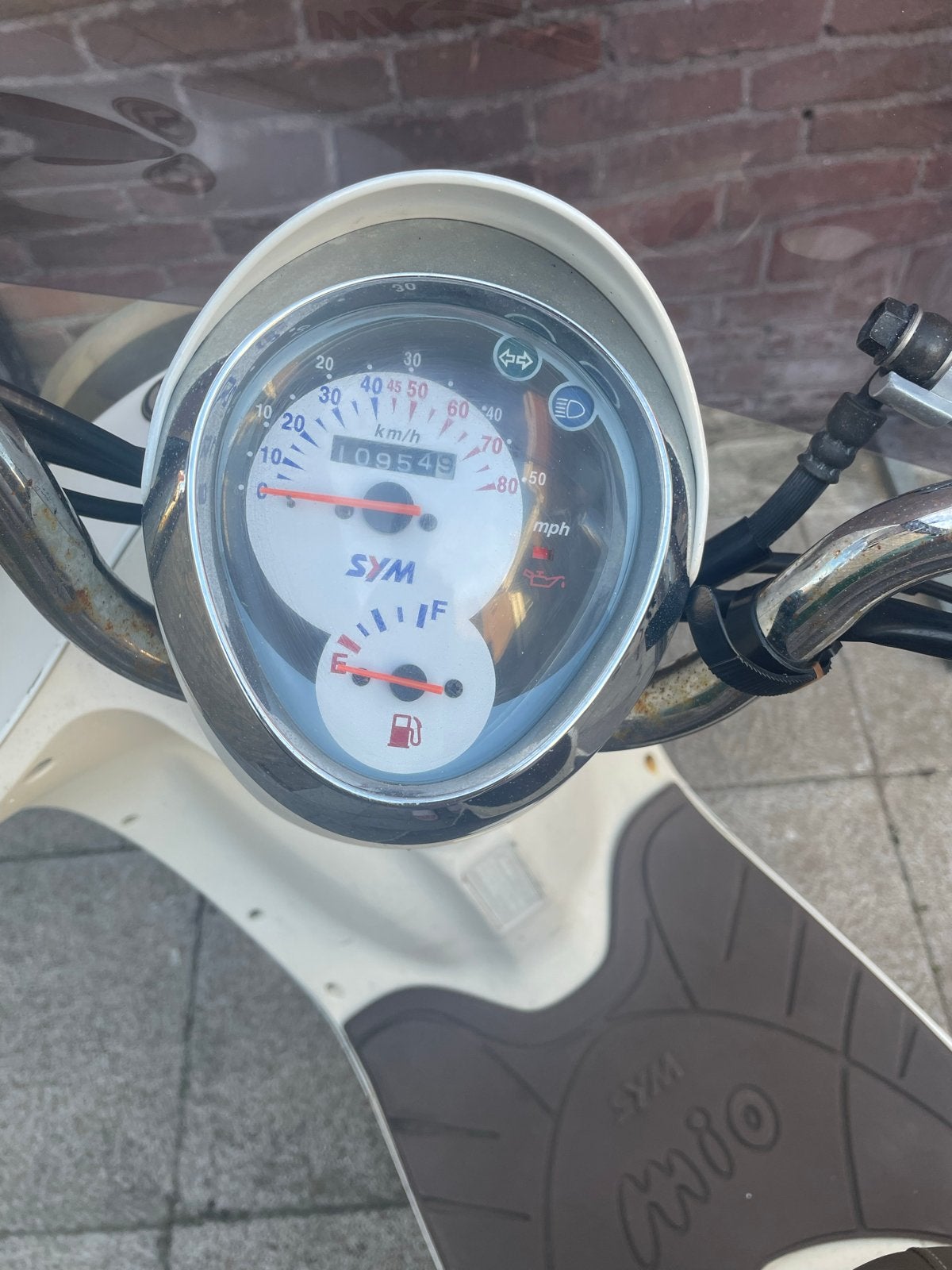 SYM Mio 50 Scooter - Wit, Goed Onderhouden, Fietsen en Brommers, Scooters | SYM, Mio, Gebruikt, Maximaal 45 km/u, Ophalen of Verzenden