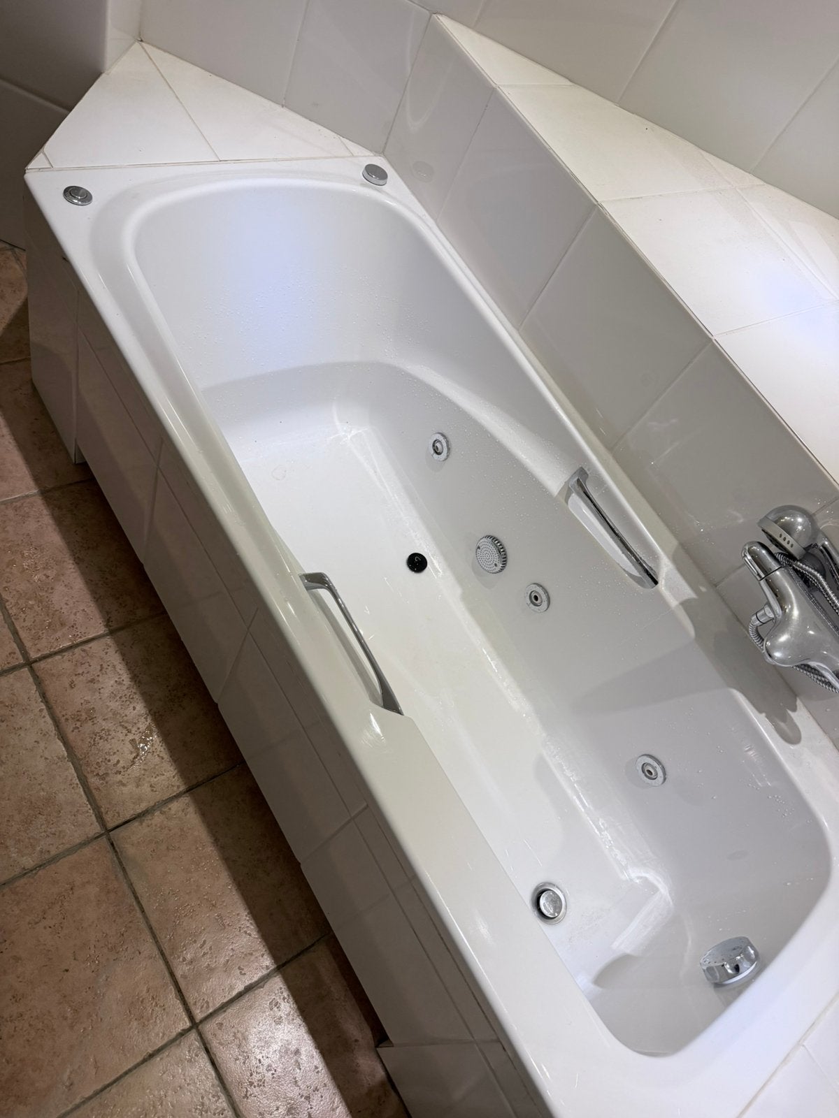 Mooi wit whirlpool bubbelbad+pomp – weinig gebruikt, klusser, Ophalen, Gebruikt, Met bad