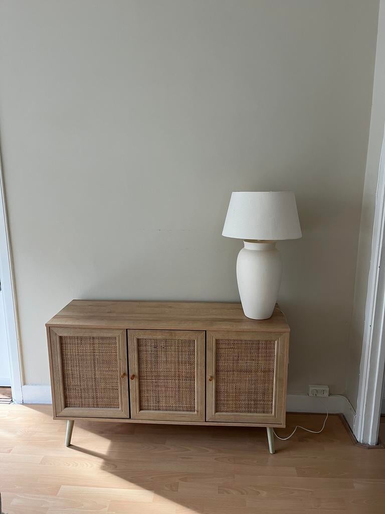 Stijlvolle kast met rotan deurtjes - Scandinavisch design, Huis en Inrichting, Kasten | Dressoirs, Ophalen, Gebruikt, 100 tot 150 cm