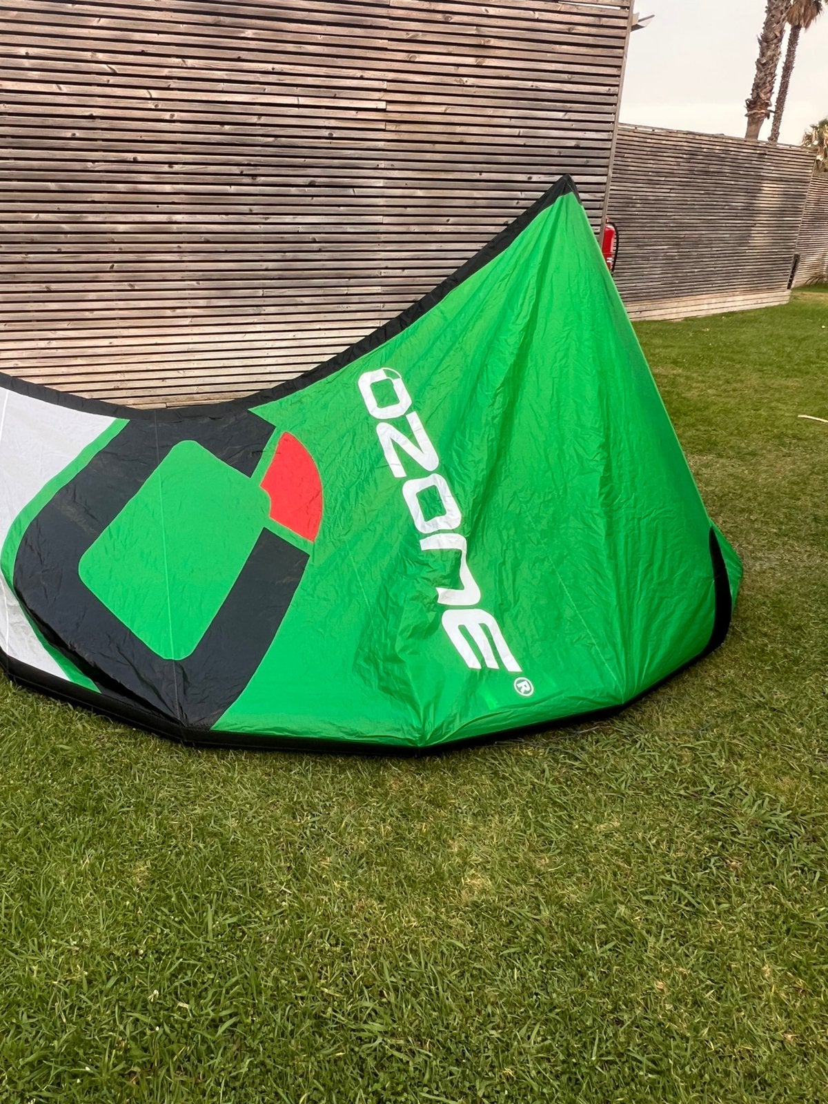 Ozone Alpha V1 10 m² – lichtweer foil kite  - freeride, Geen board, Ophalen of Verzenden, Zo goed als nieuw