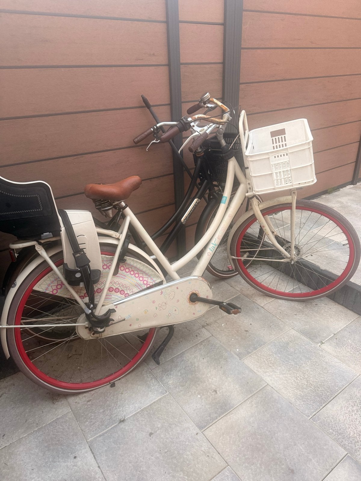 Witte damesfiets met kinderzitje en mandje, Fietsen en Brommers, Fietsen | Dames | Damesfietsen, Gebruikt, Overige merken, (Extra) lage instap
