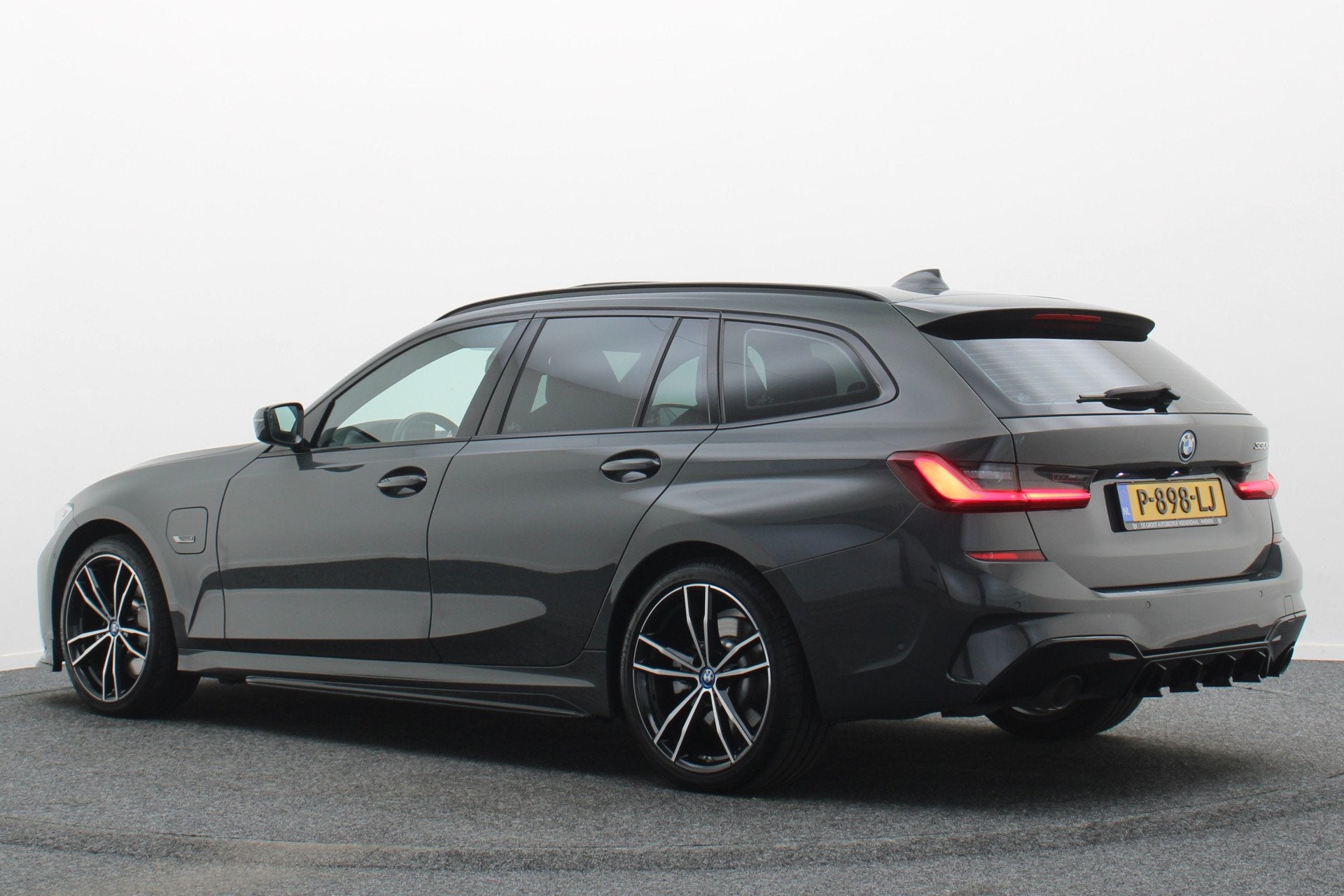 BMW 3 Serie Touring 330e Business Edition Plus M-sport Org N, Automaat, Achterwielaandrijving, Gebruikt, 4 cilinders