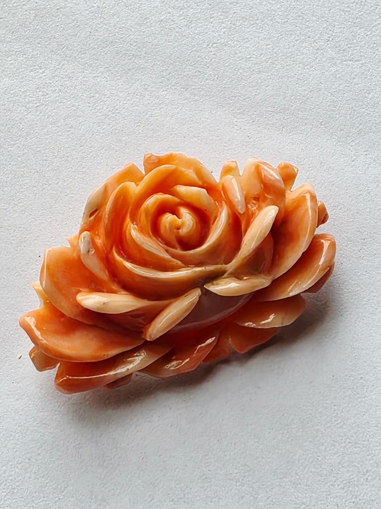 Engelhuid koralen broche met gouden slot, Sieraden, Tassen en Uiterlijk, Broches, Minder dan 4 cm, Ophalen of Verzenden, Zo goed als nieuw