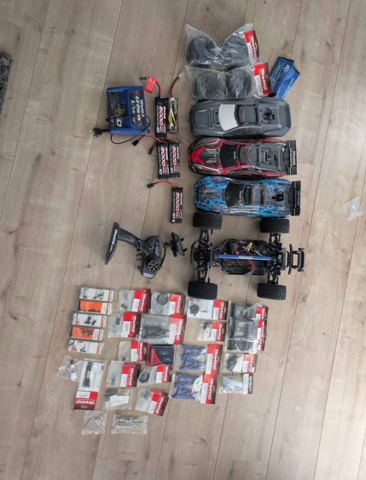Traxxas RC auto's met veel onderdelen en accessoires, Hobby en Vrije tijd, Gebruikt, Auto offroad, RTR (Ready to Run), Overige schalen
