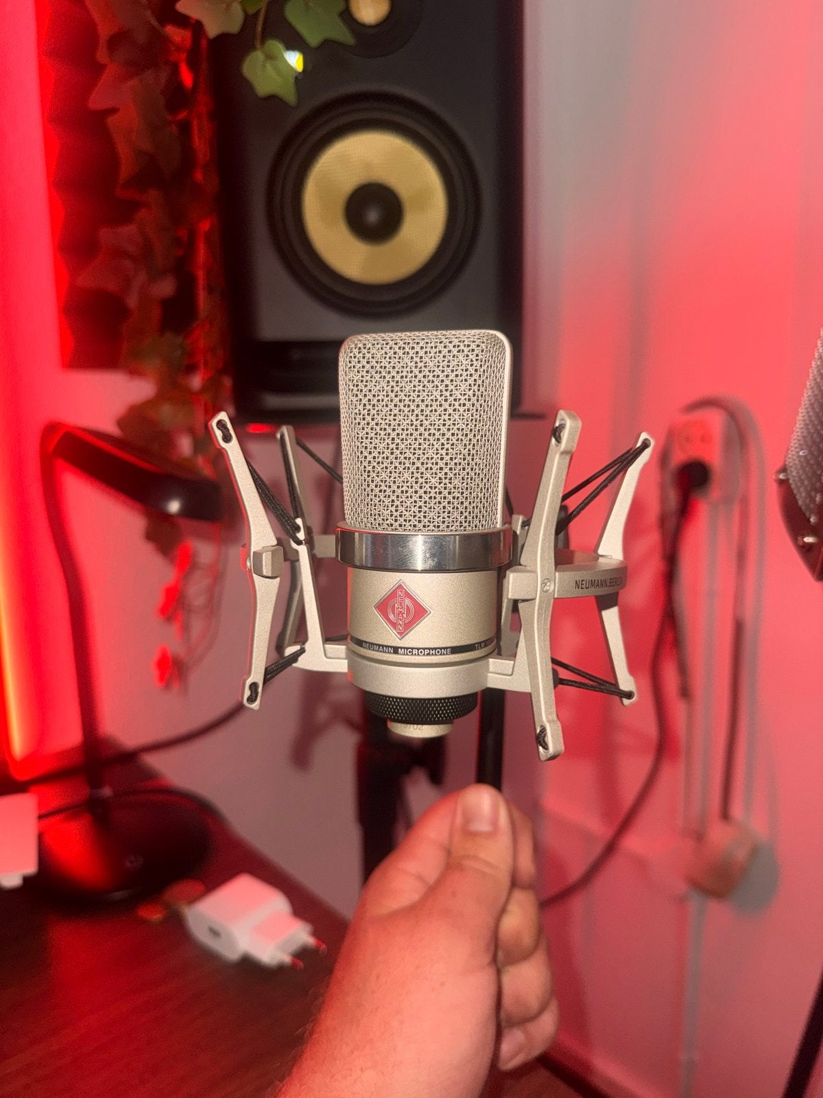 Neumann TLM 102 Studiomicrofoon met Shockmount, Muziek en Instrumenten, Microfoons, Ophalen of Verzenden, Zo goed als nieuw, Studiomicrofoon
