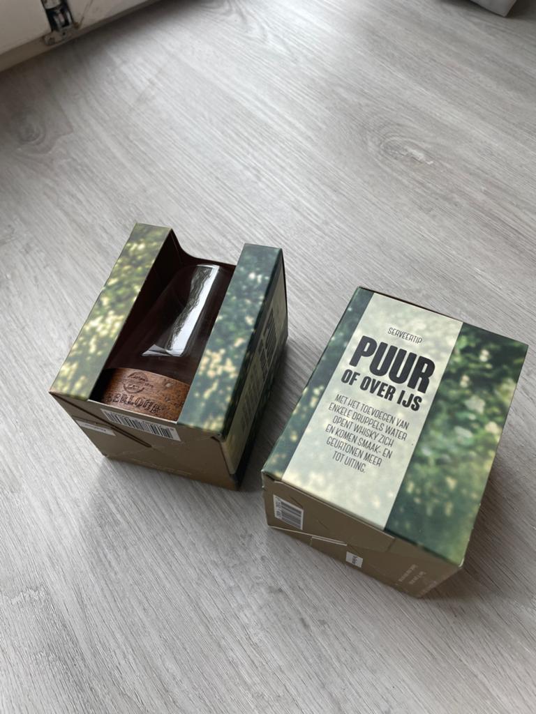 Uniek rollend whiskyglas met eiken voetje - 2 stuks, Hobby en Vrije tijd, Ophalen of Verzenden, Zo goed als nieuw