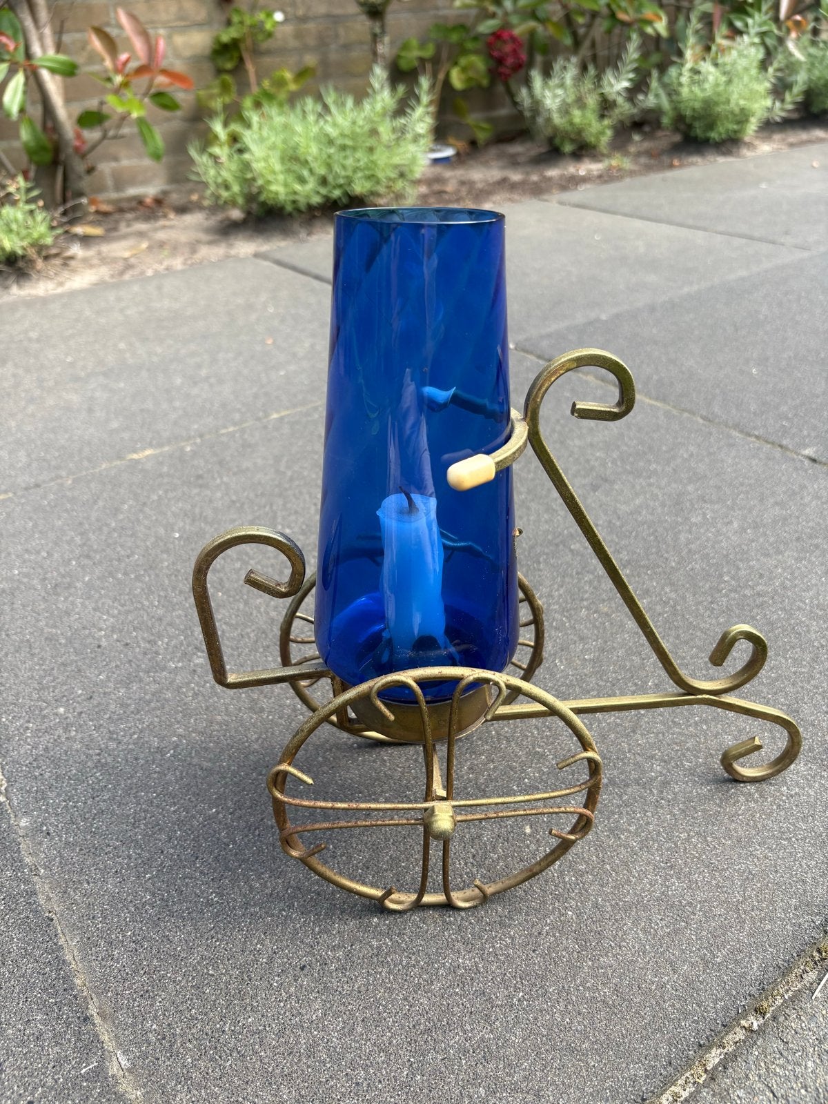 Vintage kandelaar met blauw glas en messing frame, Ophalen of Verzenden, Glas