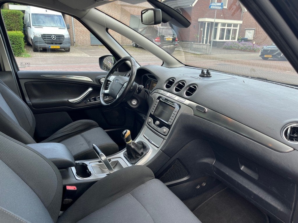 Ford S-MAX 2.0 TREND 7-PERSOONS / NAVI / TREKHAAK / AIRCO-EC, Auto's, Ford, Voorwielaandrijving, Euro 5, Gebruikt, 1505 kg