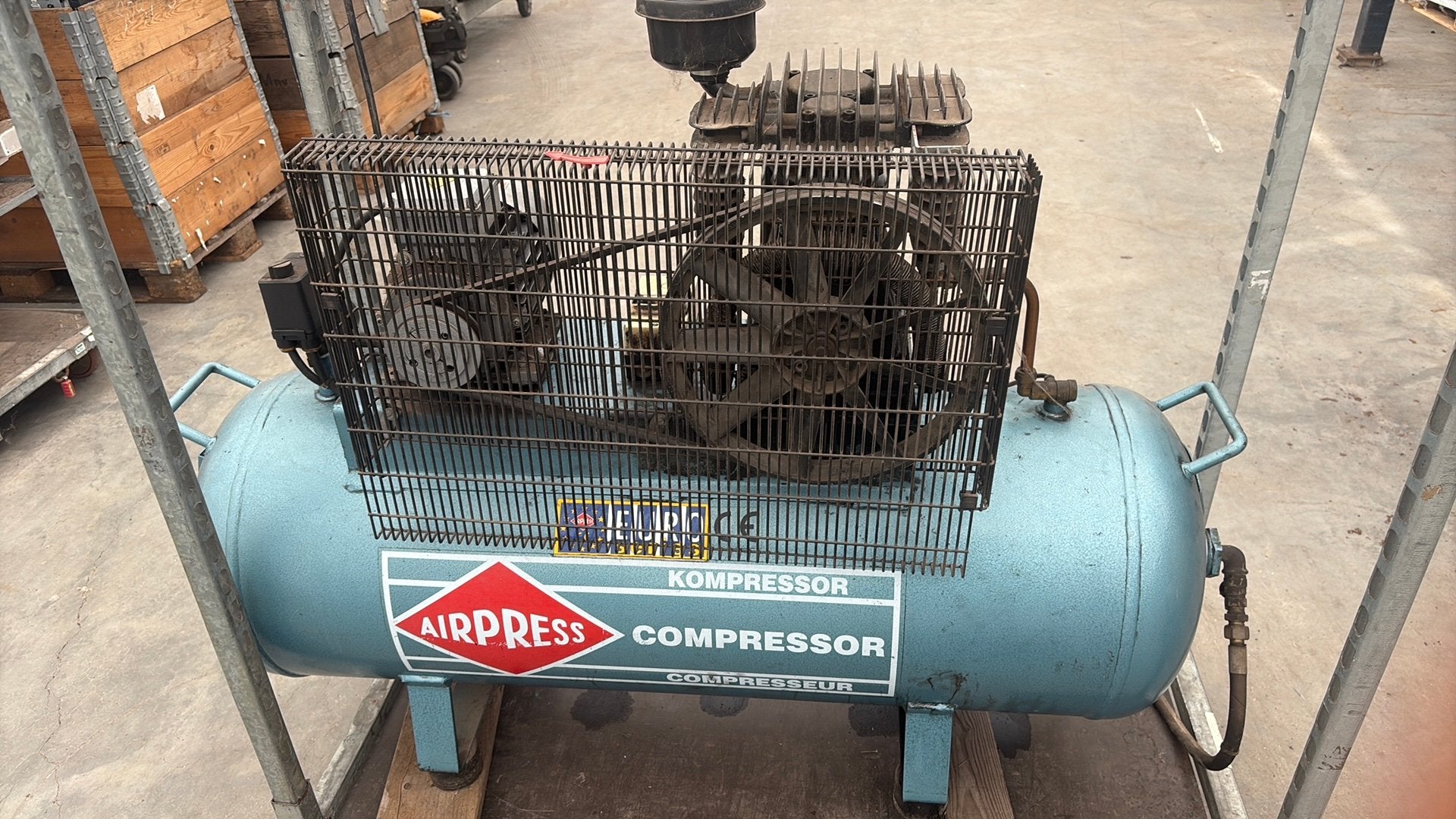 Compressor, 100 liter of meer, Ophalen, Zo goed als nieuw, Minder dan 200 liter/min