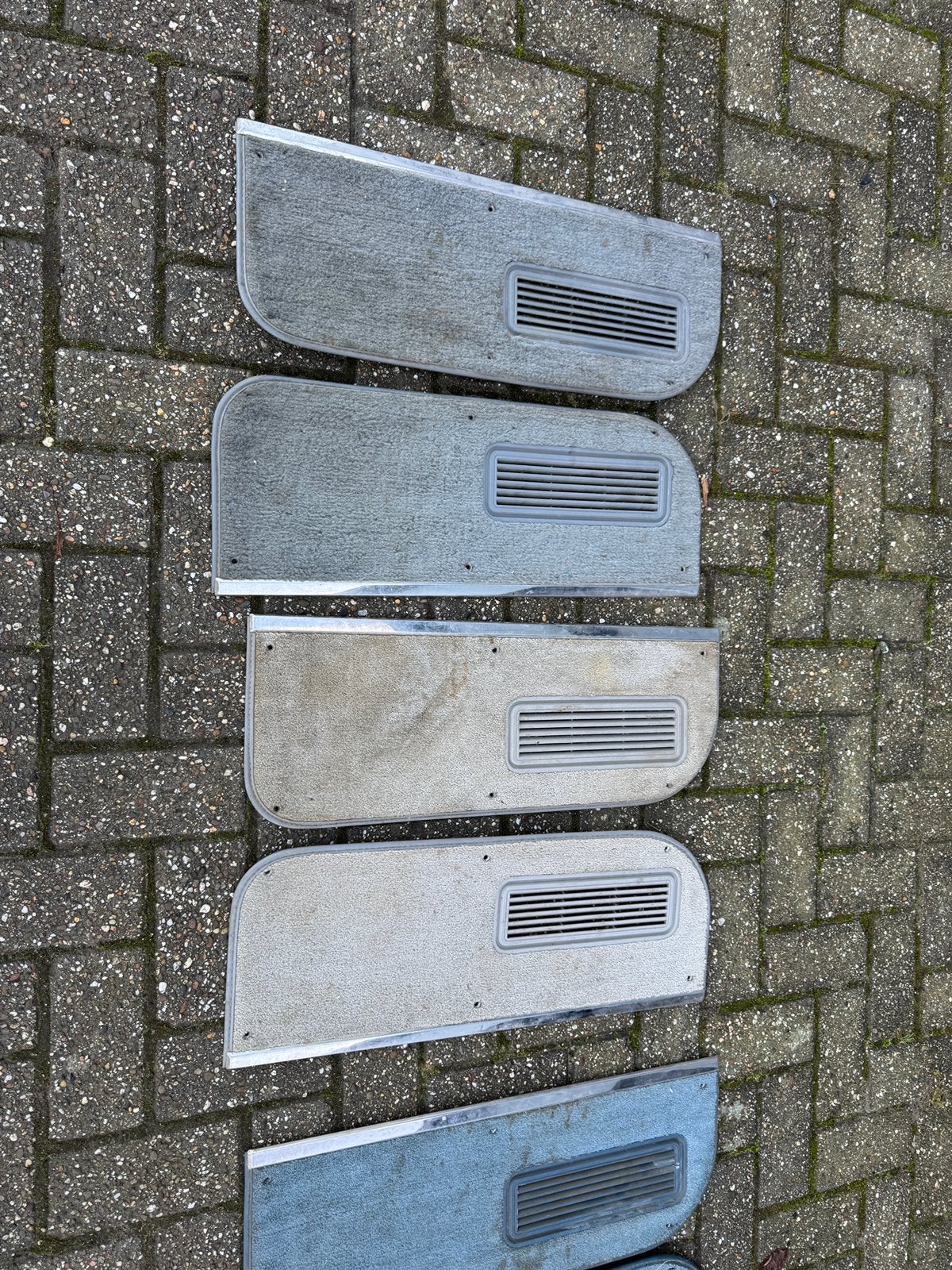 Tapijt onderkant passagiers deuren suburban 73-91, Ophalen of Verzenden